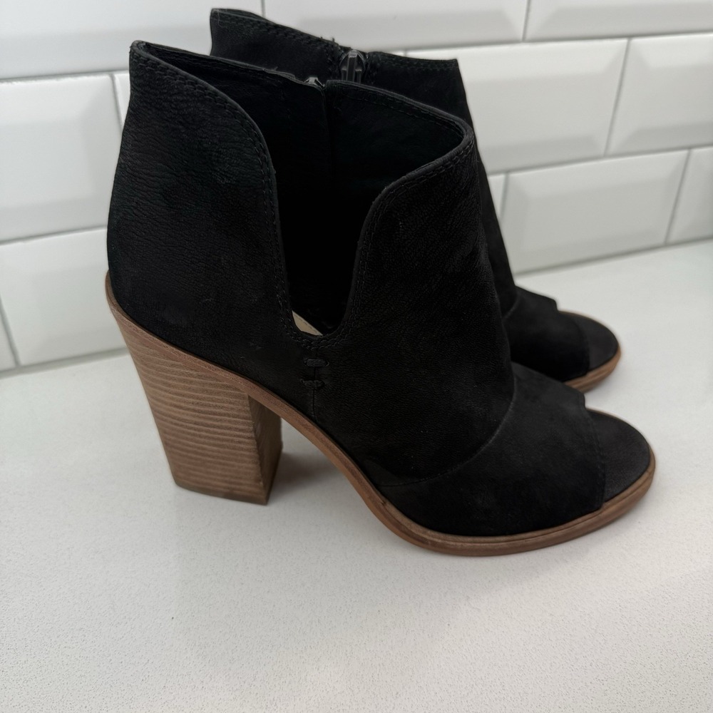 Vince Camuto Katleen Leather peep toe booties in Black - Size 8.5
